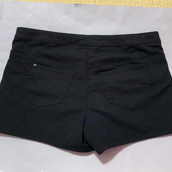 Black heart juniors plus button front high rise shorts black size 19.     NWOT - Picture 3 of 5